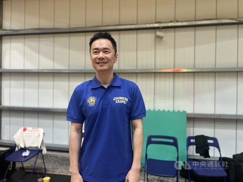 在台灣職籃效力逾10年的林書緯獲FIBA認證為「台灣本土球員」。中華民國籃球協會副秘書長張承中（圖）31日受訪表示，本屆亞洲盃時程、選訓過程有點來不及因而割愛，並依舊很歡迎林書緯未來加入台灣男籃。中央社記者黎建忠攝　114年7月31日