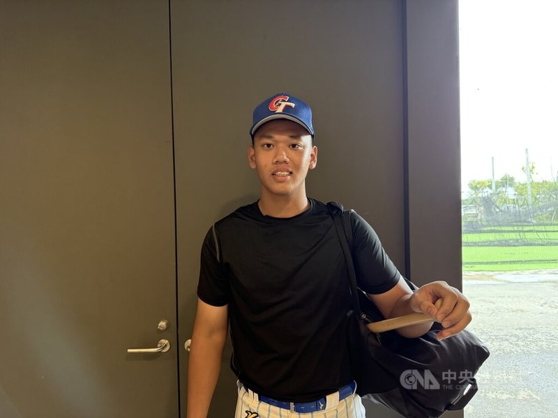 U18世界盃棒球賽9月5日將在日本沖繩開打，台灣培訓隊持續集訓，來自大溪高中好手林珺希（圖）規劃二刀出賽，先前藍白賽登板後援曾飆出148公里。中央社記者謝靜雯攝　114年7月31日