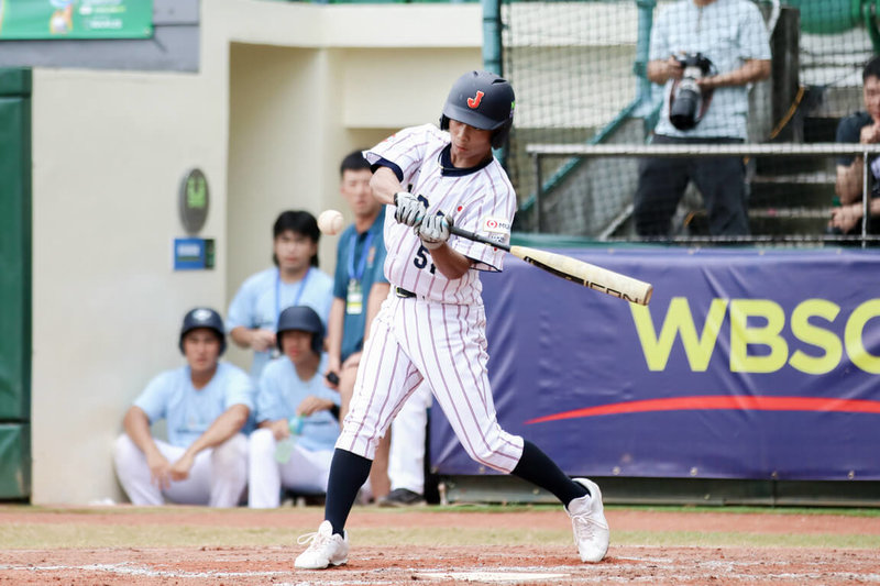U12世界盃棒球賽日本隊野手外山泰基（圖）目前賽會左右打各敲1轟，31日超級循環賽複賽對上韓國隊，每個打席也是右打、左打一直交換，總計3打數敲出1支安打。（中華民國棒球協會提供）中央社記者謝靜雯傳真　114年7月31日