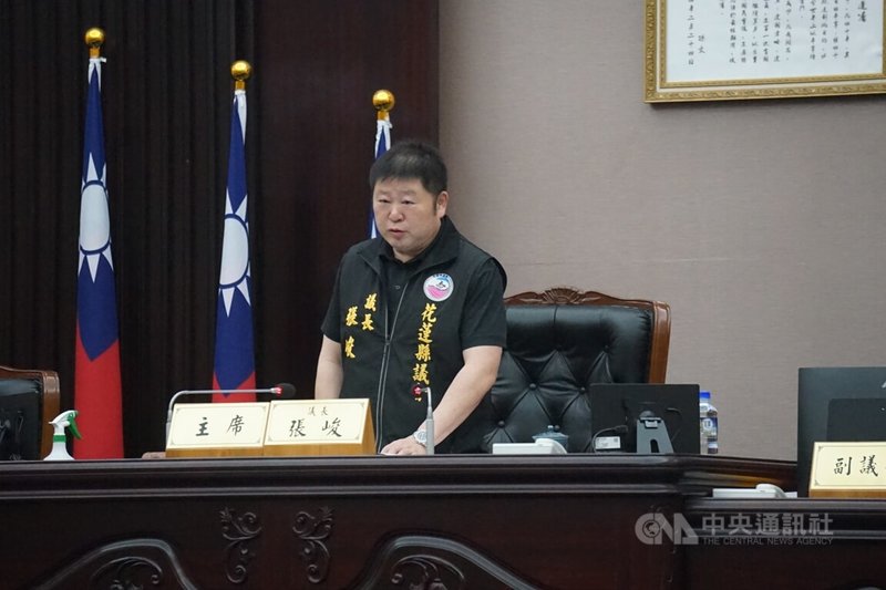 花蓮縣議長張峻（圖）先前表態支持罷免國民黨立委傅崐萁，有媒體報導，花蓮藍營議員擬推動罷免張峻。對此風聲，張峻透過文字回應，「問心無愧，選民自有公評」。中央社記者張祈攝  114年7月31日