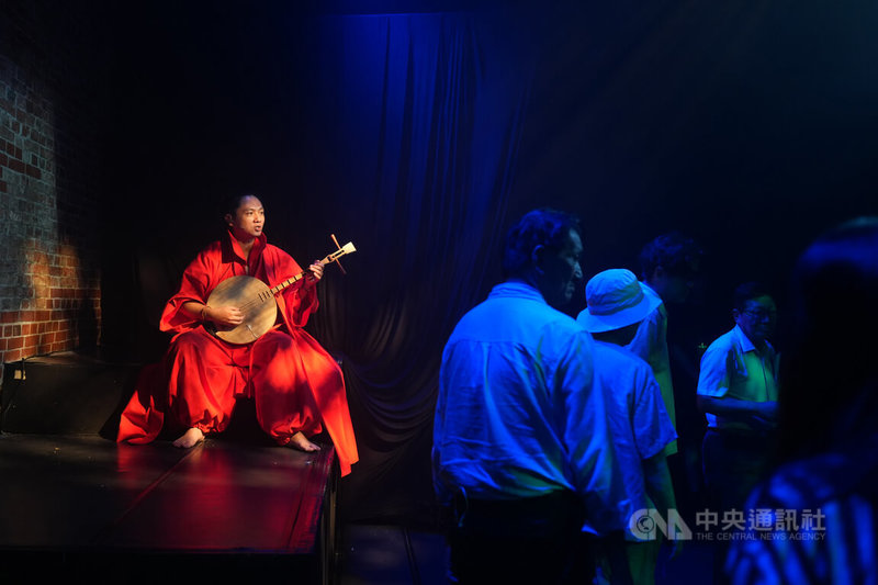 何曉玫舞團31日在西門紅樓劇場舉行「林投姐，妳叫什麼名字？」新作完整體驗記者會，由觀眾親身參與劇場空間，穿越詩、歌、身體與虛擬交錯的橋段，重新走一次「愛與等待」的辯證。中央社記者徐肇昌攝　114年7月31日