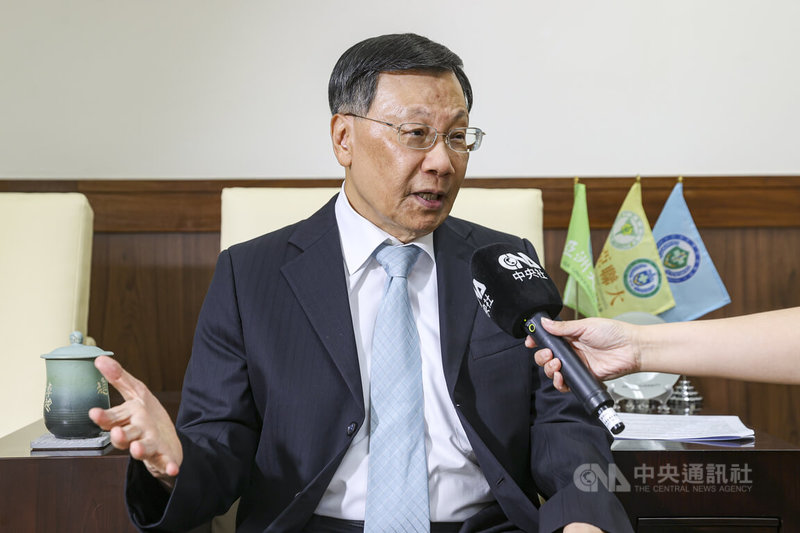 亞洲大學校長蔡進發(圖)31日接受中央社專訪表示,國際化是亞大的DNA,校方過去幾年非常努力國際化,與國外很多名校簽署合作備忘錄,包含美國哈佛大學、麻省理工學院、史丹佛大學,每年送學生出國進修研習。中央社記者鄭清元攝 114年7月31日