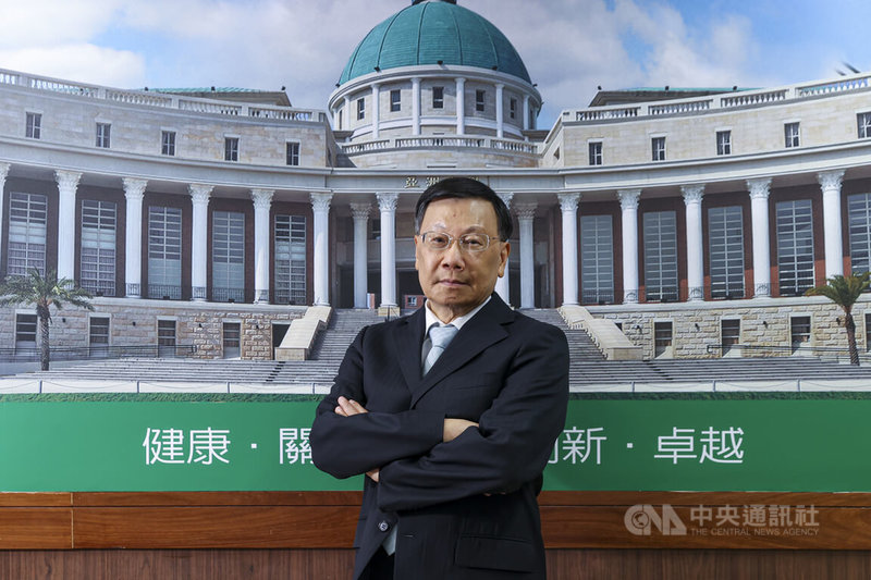 亞洲大學校長蔡進發(圖)31日接受中央社專訪,說明亞大積極推動國際化計畫,培養學生多種語言能力,並有機會出國進修,舉辦許多國際研討會及創辦「諾貝爾大師論壇」,也參與僑委會今年舉辦的海外青年英語服務營等。中央社記者鄭清元攝 114年7月31日