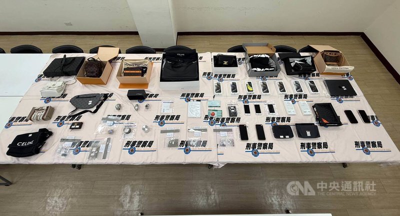 陳姓男子涉嫌在柬埔寨成立詐騙園區並設立機房，以假投資手法詐騙，刑事局透過已故金融調查師陳梅慧遺留的分析報告，查出陳男等4人涉案，逮捕後依詐欺等罪送辦，並查扣泰達幣118萬顆與精品等贓證物，市值超過新台幣1億元。（翻攝照片）中央社記者蘇木春傳真　114年7月31日