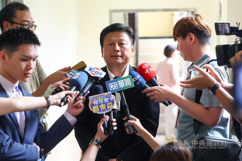 立法院31日進行朝野黨團協商，國民黨團總召傅崐萁（中）會前受訪。中央社記者王騰毅攝  114年7月31日