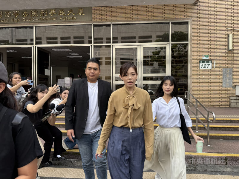 遭停職的新竹市長高虹安（中）。（中央社檔案照片）