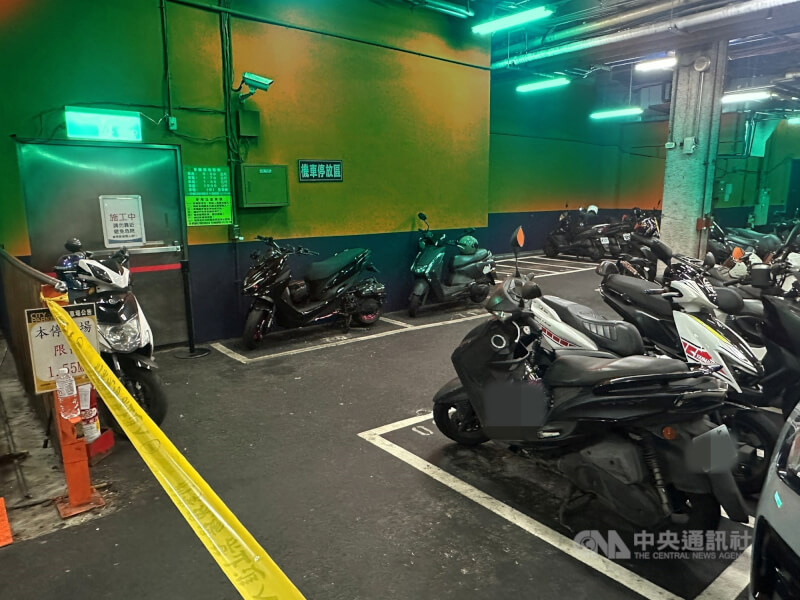 台北市信義區商場地下停車場30日發生情殺案，劉姓男子涉埋伏守候谷姓前女友，進而持刀殺害致死，警方31日清晨在宜蘭逮捕劉男，將依殺人罪嫌移送偵辦。圖為經變色後的案發現場。中央社記者劉建邦攝　114年7月31日