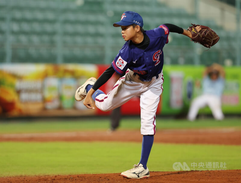 U12世界盃棒球賽超級循環賽複賽31日在台南亞太國際棒球訓練中心少棒主球場開打,晚間台灣隊與多明尼加交手,台灣隊換上投手謝承濬(圖)登板中繼。中央社記者張新偉攝 114年7月31日