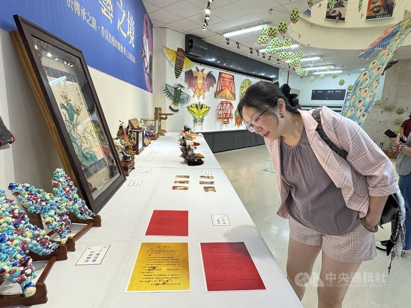 今年雲林無形文化資產保存者特展以「傳形不息」為主題,21位無形文化資產保存者與保存團體共同參與,展出近80件精品涵蓋16項工藝類別,即日起至13日在雲林縣文化觀光處展覽館展出。 中央社記者姜宜菁攝 114年8月1日