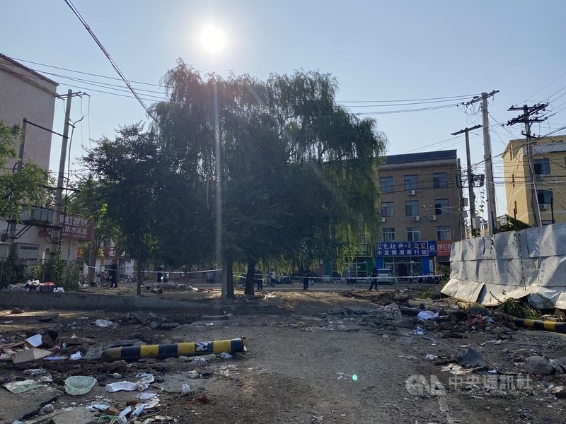 北京連日暴雨致44死,其中包括密雲區太師屯鎮葡萄園村養老照料中心死亡的31人。1日,葡萄園村村外已拉起封鎖線,有人員管制,禁止其他人等進入。中央社記者謝怡璇北京攝 114年8月1日