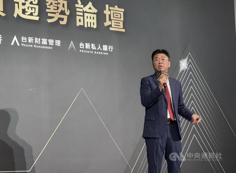 台新新光金控首席經濟學家李鎮宇1日出席2025投資趨勢論壇。中央社記者呂晏慈攝 114年8月1日