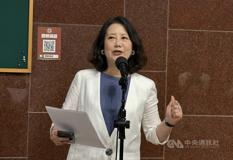 美國宣布台灣對等關稅為20%，引發討論。民進黨立法院黨團幹事長吳思瑤1日受訪表示，這是暫時性、階段性稅率，台美還在繼續談；當國家隊還在場上比賽時，請各界為國家隊加油、支持國家，請勿唱衰。中央社記者王揚宇攝  114年8月1日