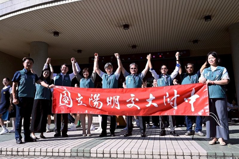 國立竹北高級中學正式改隸為「國立陽明交通大學附屬竹北高級中學」，1日舉行「附中啟航、竹塹飛揚」敲鑼啟用儀式。（陽明交大附中提供）中央社記者魯鋼駿傳真　114年8月1日