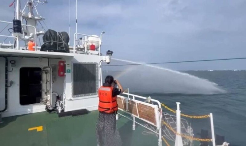海洋委員會在澎湖舉辦「海洋教師研習營」,聚焦行政院「向海致敬」政策精神,並安排巡防艇載運研習營教師出海,親身體驗「海上巡弋及實務觀摩」。(第7岸巡隊提供)中央社 114年8月1日