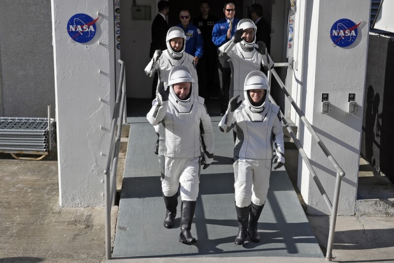 NASA與SpaceX 1日將4人團隊送上國際太空站。（美聯社）