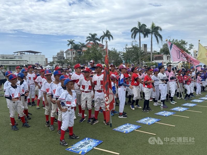 2025山海盃全國社區棒球邀請賽2日在花蓮登場,共有來自桃園、新北及基隆等12支隊伍參加。中央社記者張祈攝 114年8月2日