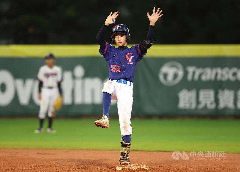 U12世界盃棒球賽台灣隊2日晚間在超級循環賽複賽最終戰交手韓國隊,謝承濬(圖)延長賽9局上半敲安帶打點,助隊擴大領先,終場台灣就以11比5搶勝。中央社記者張新偉攝 114年8月2日
