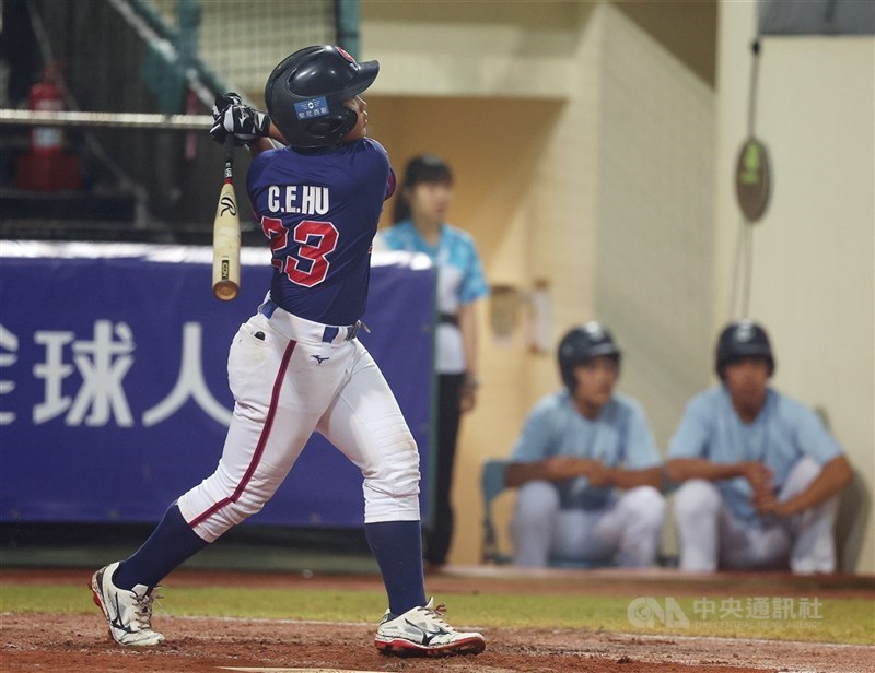 U12世界盃棒球賽台灣隊2日在超級循環賽複賽出戰韓國隊，3局上，台灣打者胡誠恩（圖）開轟，助隊進帳2分。中央社記者張新偉攝　114年8月2日