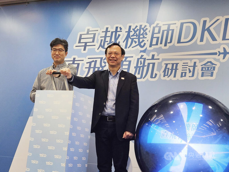 健保署長石崇良（右）3日出席研討會表示，近期通過PCSK9血脂調節劑擴增健保給付、使用時間由6個月延長為12個月，預計9月1日上路，受惠人數超過5000人。中央社記者陳婕翎攝 114年8月3日