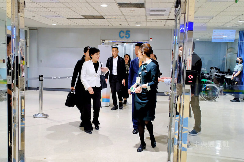 行政院副院長鄭麗君與談判團隊近日在華府就美國新對等關稅稅率進行新一輪實體談判後，鄭麗君3日清晨返台。中央社記者吳睿騏桃園機場攝　114年8月3日
