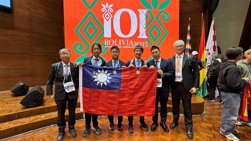 2025年第37屆國際資訊奧林匹亞競賽成績揭曉，代表台灣參賽的4名學生總計獲得1金2銀。（教育部提供）中央社記者許秩維傳真 114年8月3日