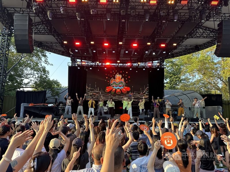 ABAO阿爆、那屋瓦少女隊與布拉瑞揚舞團攜手登上紐約中央公園夏日音樂節。中央社記者廖漢原紐約攝 114年8月4日