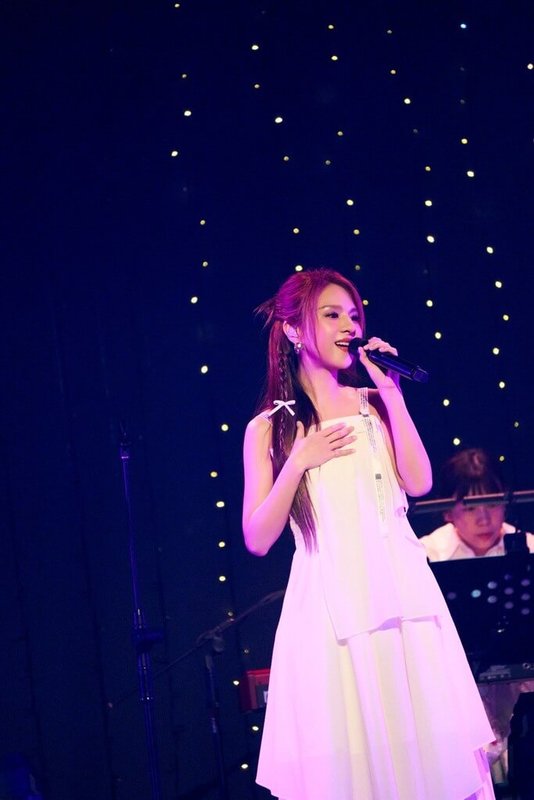 歌手郭靜（圖）日前首度在高雄舉辦演唱會，一連演唱22首歌曲，寵粉的她也特別練台語，演唱「三暝三日」當作送南部歌迷的禮物。（寬宏藝術提供）中央社記者洪素津傳真　114年8月4日