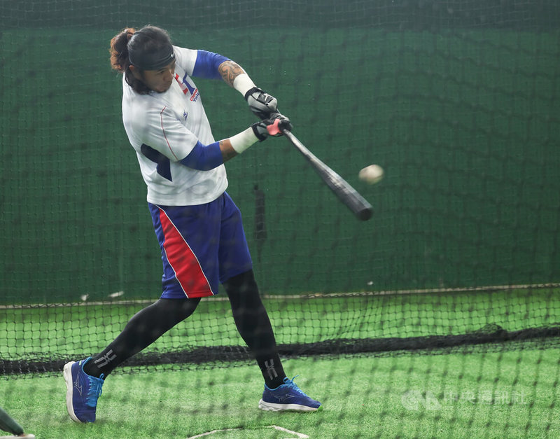 亞洲棒球錦標賽台灣培訓隊35歲野手陳敏賜（圖）擔任隊長、有望扛中心棒次，他表示，身為最資深野手還能維持驚人長打的方法就是：「對自己變態一點。」中央社記者張新偉攝  114年8月4日