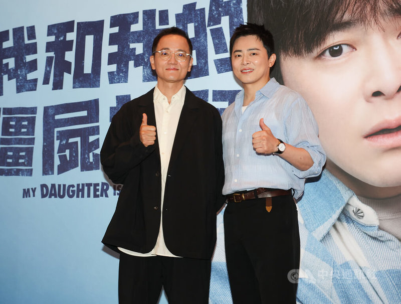 韓國電影「我和我的殭屍女兒」導演畢鑑盛(左)、演員曹政奭(右)訪台為片宣傳,5日在台北受訪分享拍攝點滴。中央社記者謝佳璋攝 114年8月5日