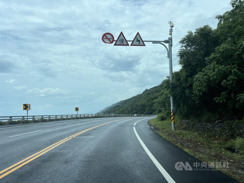 南迴公路拓寬工程台東端完工4年多,114年7至8月首次接受雨勢考驗,整體而言算是過關。公路局表示,缺失部分會檢討。圖為太麻里至金崙路段未傳災情。中央社記者盧太城台東攝 114年8月5日