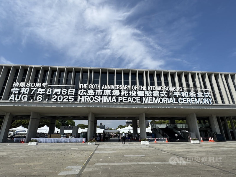 今年8月6日是「原爆日」80週年紀念日,廣島市府將舉辦和平紀念儀式,駐日代表李逸洋將代表台灣首度出席。中央社記者楊明珠廣島攝 114年8月5日
