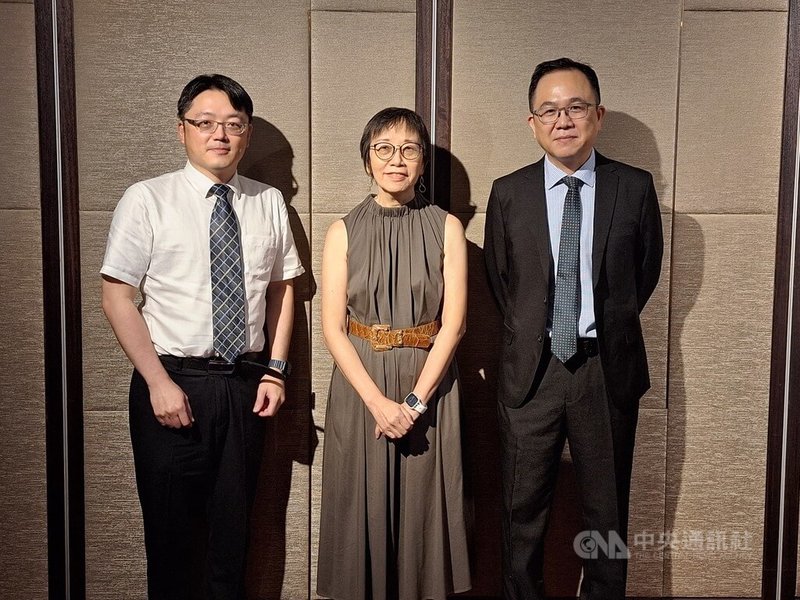 巨生醫鎖定影像診斷與抗癌治療領域，總經理許源宏（右）5日表示，將在今年底與明年啟動兩項產品的關鍵試驗。圖中為執行長王先知。中央社記者何秀玲攝　114年8月5日