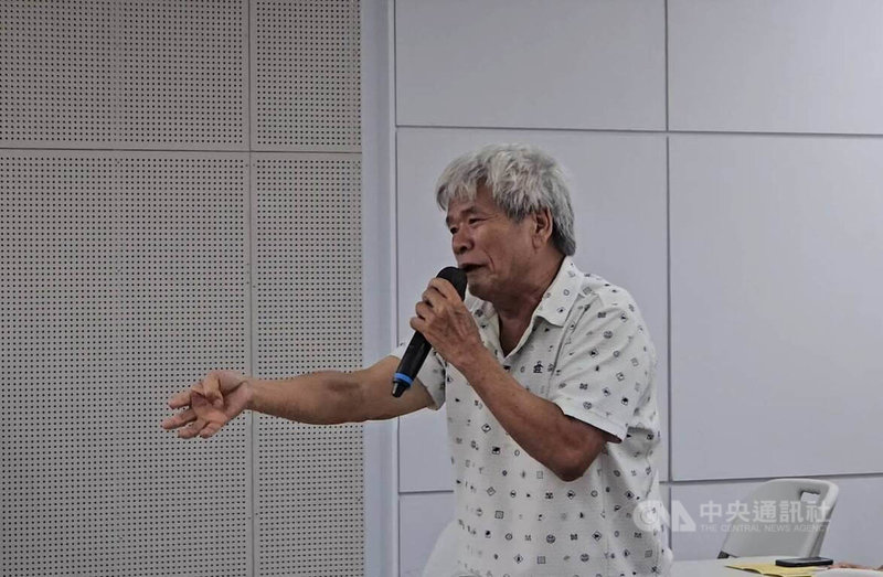 地球公民基金會5日舉辦「破解核三重啟公投」說明會恆春場,前恆春鎮長陳文弘(圖)會後討論表示,在地延役相關討論不熱絡,但相較之下,太陽能板在地方屢遭批評,偏偏執政黨反駁「蒼白無力」,無法有效說明規劃,也無法釐清貪污疑慮。中央社記者黃郁菁攝 114年8月5日
