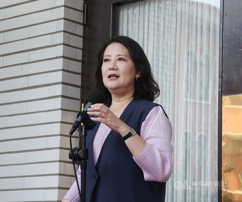 媒體報導,中國電動車比亞迪代理商日前宴請立法院正副院長幕僚及立院高層。民進黨立法院黨團幹事長吳思瑤(圖)5日指出,立法院不應公然成為違法院,讓中國廠商可能藉此開後門、搞關說,呼籲立法院正副院長韓國瑜、江啟臣說明清楚。中央社記者郭日曉攝 114年8月5日