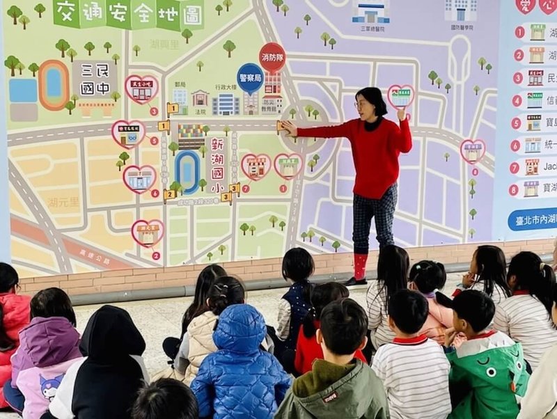 台北市教育局6日發布北市高中職、國中、國小等3組，共6校獲教育部交通安全教育訪視評為特優，其中新湖國小強調交通安全教育結合日常生活，以情境體驗將交通安全素養帶入家庭。（台北市教育局提供）中央社記者楊淑閔傳真  114年8月6日