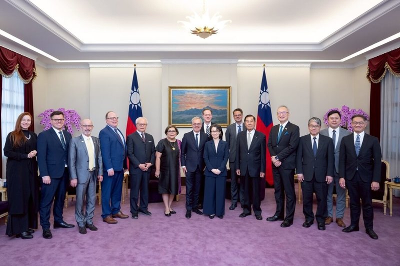 副總統蕭美琴6日在總統府接見來台出席「凱達格蘭論壇：2025印太安全對話」訪賓，對於訪團在全球地緣政治快速變化的時刻來台參加論壇，以行動支持及關心台海議題，蕭副總統表示感謝。（總統府提供）中央社記者溫貴香傳真　114年8月6日