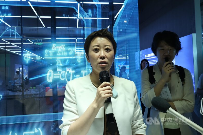 北京經濟技術開發區機器人和智能製造產業局副局長馬寧6日表示,機器人部分領域需從政府的角度推動,像是養老場景,所以在2025年下半年或年底,亦莊會有養老社區的建設,也會推動機器人應用在周圍社區。中央社記者謝怡璇北京攝 114年8月6日