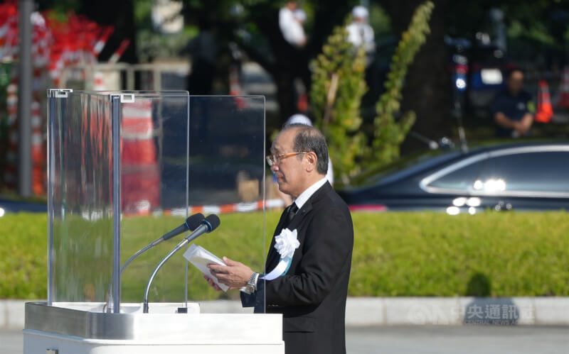 廣島市長松井一實6日在廣島市和平紀念儀式上發表和平宣言。中央社記者楊明珠廣島攝 114年8月6日