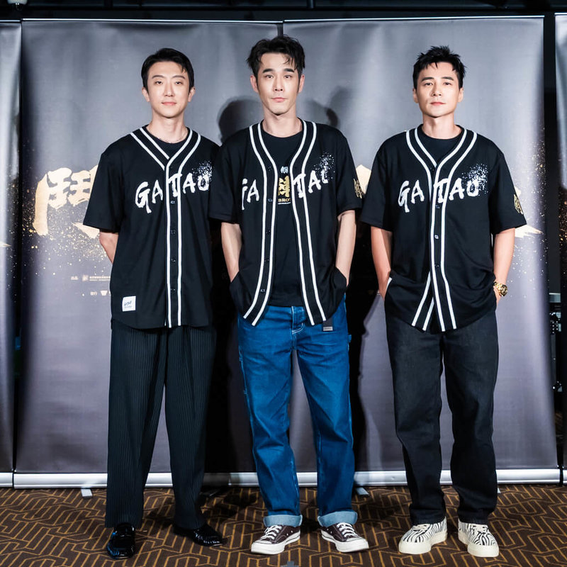演員張懷秋(左起)、黃騰浩、是元介在電影「角頭-鬥陣欸」合作飆戲,其中張懷秋和黃騰浩有精彩打鬥戲,是元介則與林真亦有親密對手戲。(曼尼娛樂提供)中央社記者洪素津傳真 114年8月7日