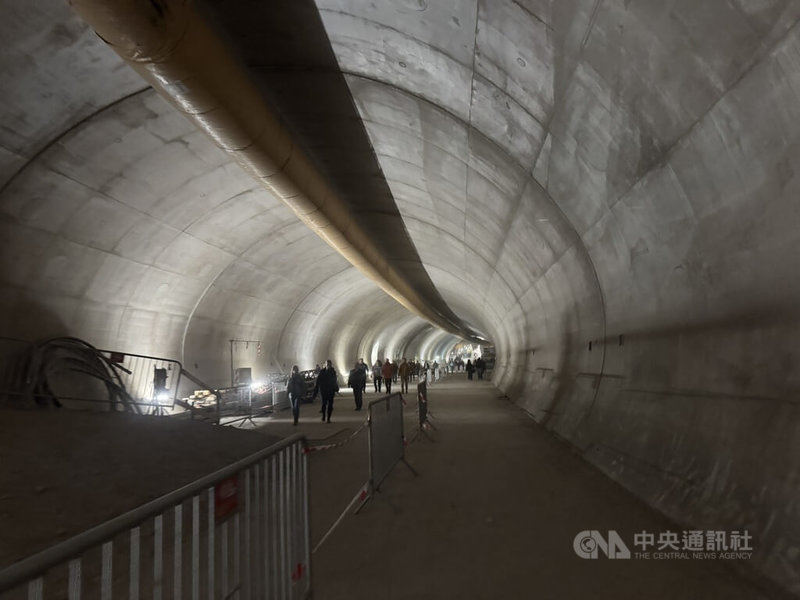 布拉格市政府新建地鐵D線以連接布拉格南部住宅區,建設計畫分多個階段施工,預計2036年完工。圖為布拉格市政府日前開放民眾參觀興建中的地鐵D線。中央社記者劉郁葶布拉格攝 114年8月7日