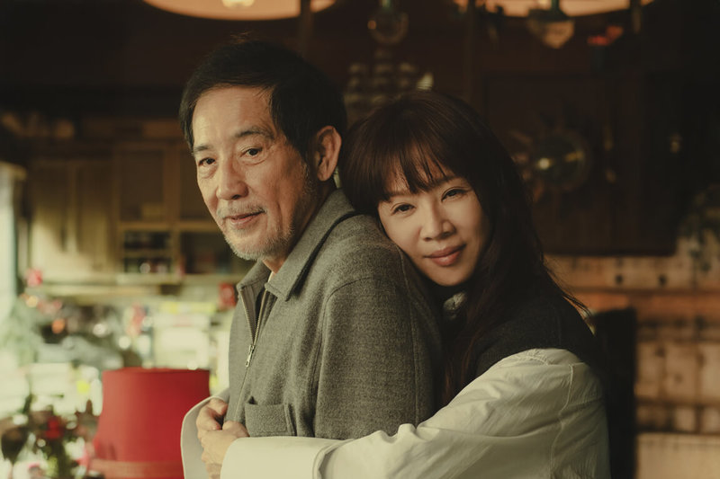 演員秦漢(左)、謝盈萱(右)在影集「忘了我記得」中飾演父女,2人也憑藉此劇入圍「2025首爾國際電視節」的最佳迷你影集男、女主角獎。(Netflix提供)中央社記者洪素津傳真 114年8月7日