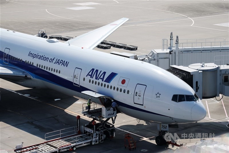 全日本空輸股份有限公司（ANA）今天宣布，將陸續提供國際線航班全艙等使用免費Wi-Fi。圖為ANA示意圖。（中央社檔案照片）