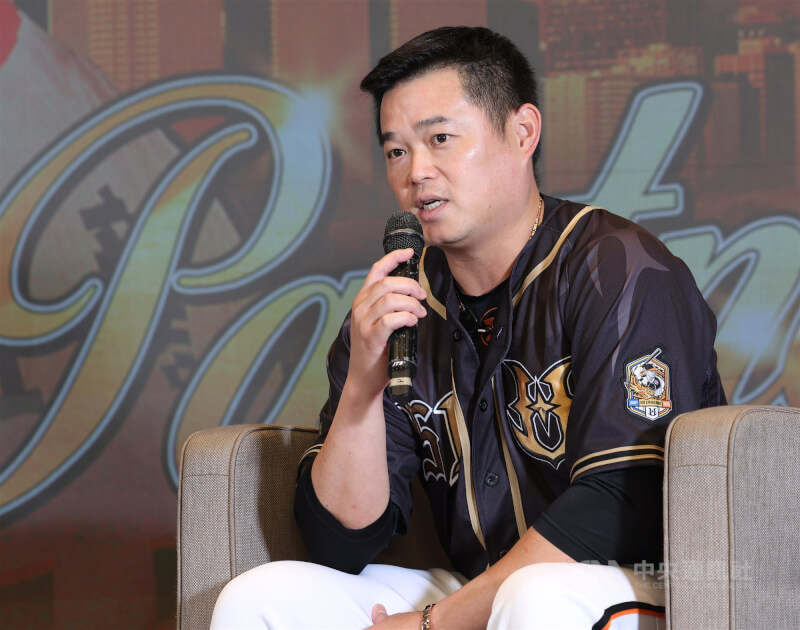 中華職棒統一獅隊7日為41歲老將胡金龍(圖)舉辦引退記者會,中職生涯13年、職棒生涯長達23年的他,即將為球員身分畫下句點。中央社記者張新偉攝 114年8月7日
