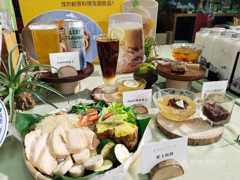 2025台灣原生愛玉季產品上市暨活動宣傳記者會8日在農業部舉行，文創業者在現場展示愛玉板條，並表示，愛玉不怕熱，用愛玉入菜做出的板條晶瑩剔透。中央社記者汪淑芬攝　114年8月8日