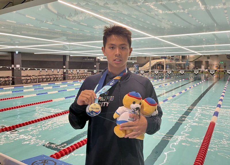 2025國際少年運動會在愛沙尼亞首都塔林舉行,新北市體育局8日表示,林口國中蘇柏陵(圖)在游泳項目進帳2金2銀。(新北市府體育局提供)中央社記者黃旭昇新北市傳真 114年8月8日