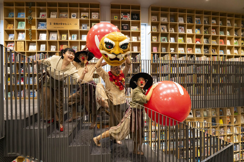 「We TAIWAN台灣文化in大阪.關西世博」活動包含「台灣繪本、佮意啦」展覽,野孩子肢體劇場8日至10日間以默劇詮釋繪本「虎姑婆」,這也是他們首度到日本演出。(文化部提供)中央社記者王寶兒傳真 114年8月8日
