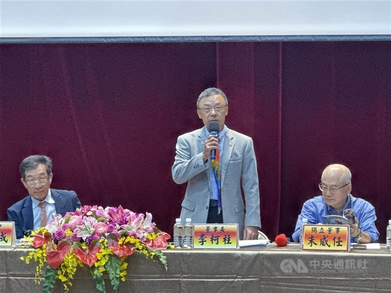 站立者為鈊象董事長李柯柱。（中央社檔案照片）