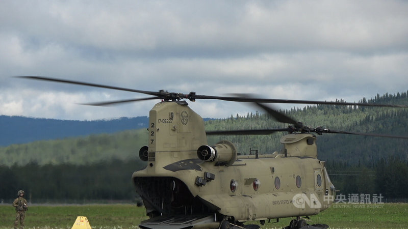 美國陸軍CH-47契努克直升機,負責在極地環境執行運輸或救援任務。攝於7月31日。中央社記者鍾佑貞阿拉斯加費班克攝 114年8月8日