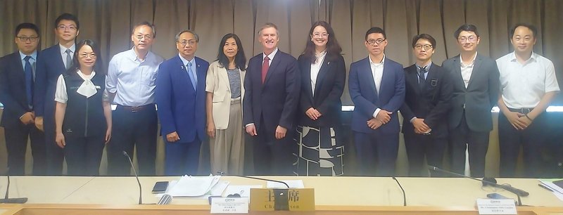 第12屆台紐經濟合作協定貿易與勞工委員會會議8日上午以視訊方式召開，雙方就綠色經濟及勞動市場政策議題等進行交流。圖為台北會場與會人員合影。（勞動部提供）中央社記者吳欣紜傳真  114年8月8日
