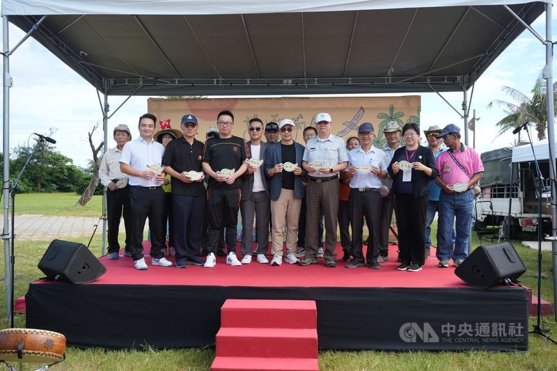 為打破墾丁國旅困境，墾管處轉向與企業、旅宿業合作，由高雄師範大學促成社區與企業簽署MOU，9日舉辦簽署儀式。中央社記者黃郁菁攝  114年8月9日